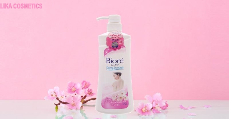 Sữa tắm Biore hoa anh đào có phần thiết kế bao bì bắt mắt