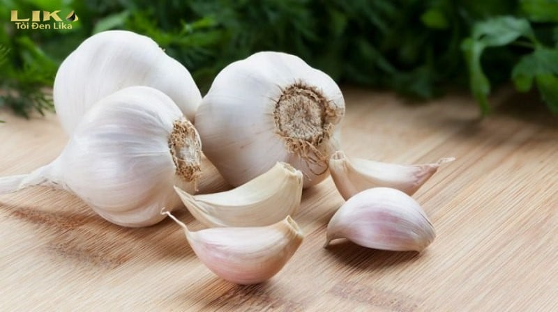 Chọn những củ tỏi có nhánh to đều nhau