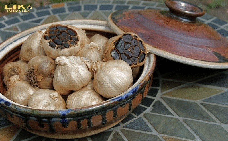 Nên nhai kỹ hoặc nghiên tỏi khi ăn để phát huy công dụng tốt hơn