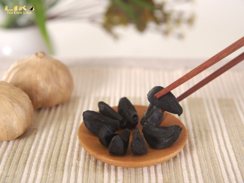 Có nhiều ý kiến trái nhau về việc ăn tỏi đen có tốt cho thận không
