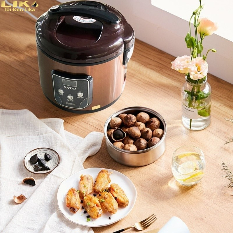Nhớ sấy khô trước khi dùng nhé vì ủ bằng nồi cơm điện dễ làm tỏi đen bị ướt